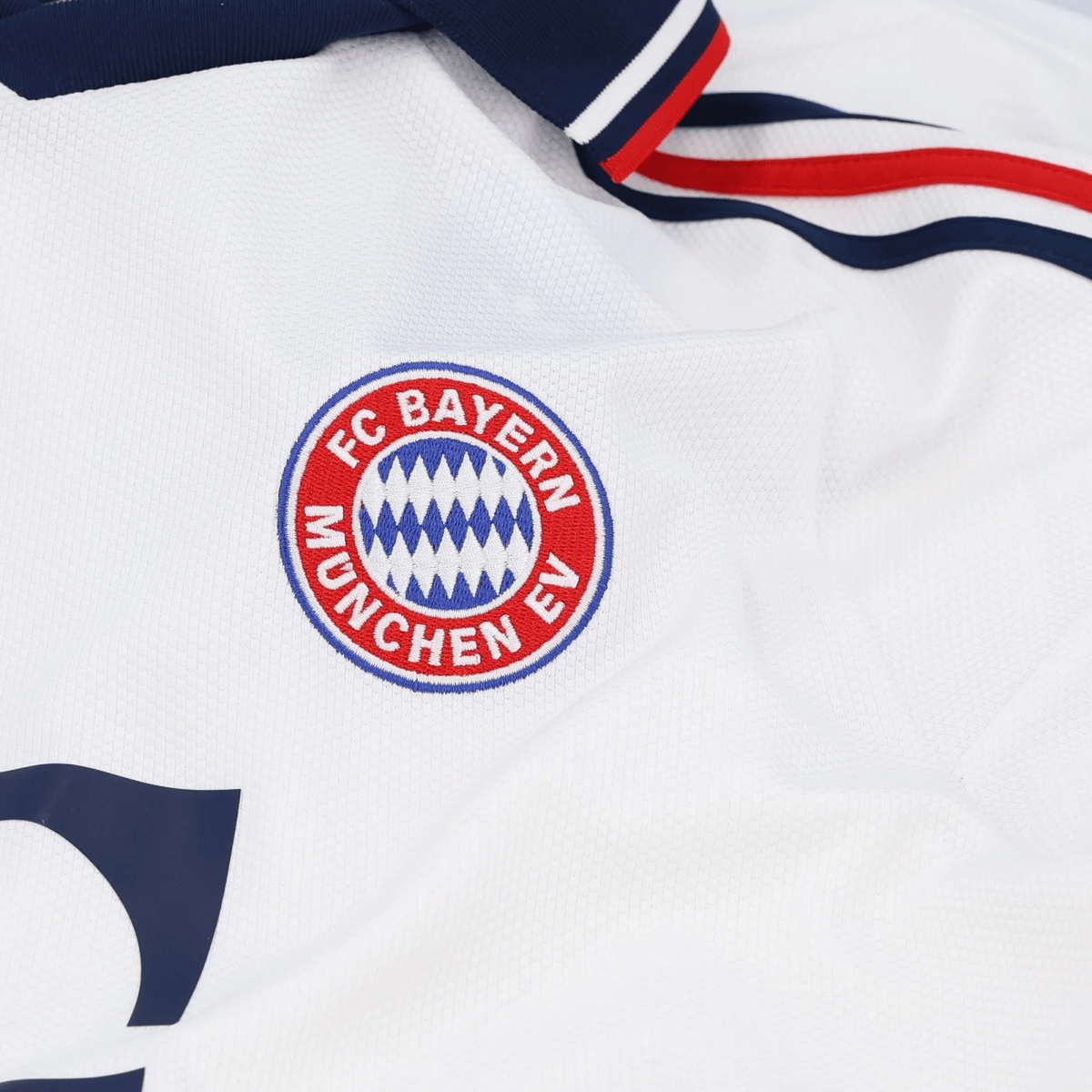 Maillot Bayern Munich 2026/27 extérieur — visuel de détail
