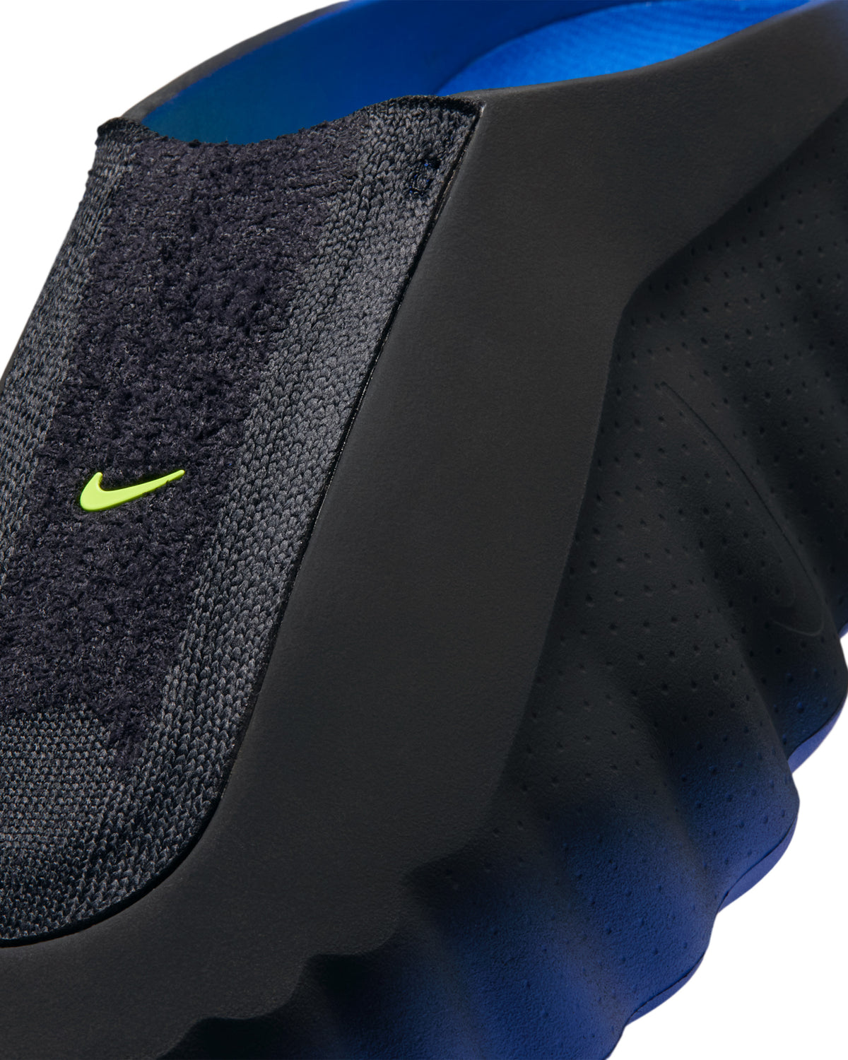 Nike Mind 001 Flyknit Hyper Royal – détail de l’empeigne Flyknit
