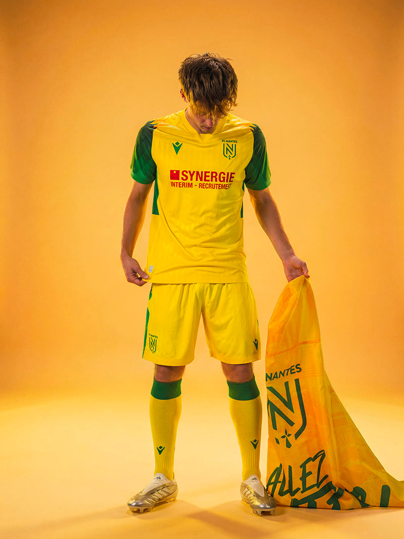 Maillot FC Nantes 2026/27 domicile — porté