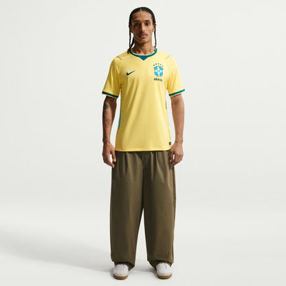 Maillot Brésil 2026 domicile — porté