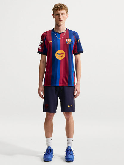 Maillot FC Barcelone 2026/27 domicile — porté