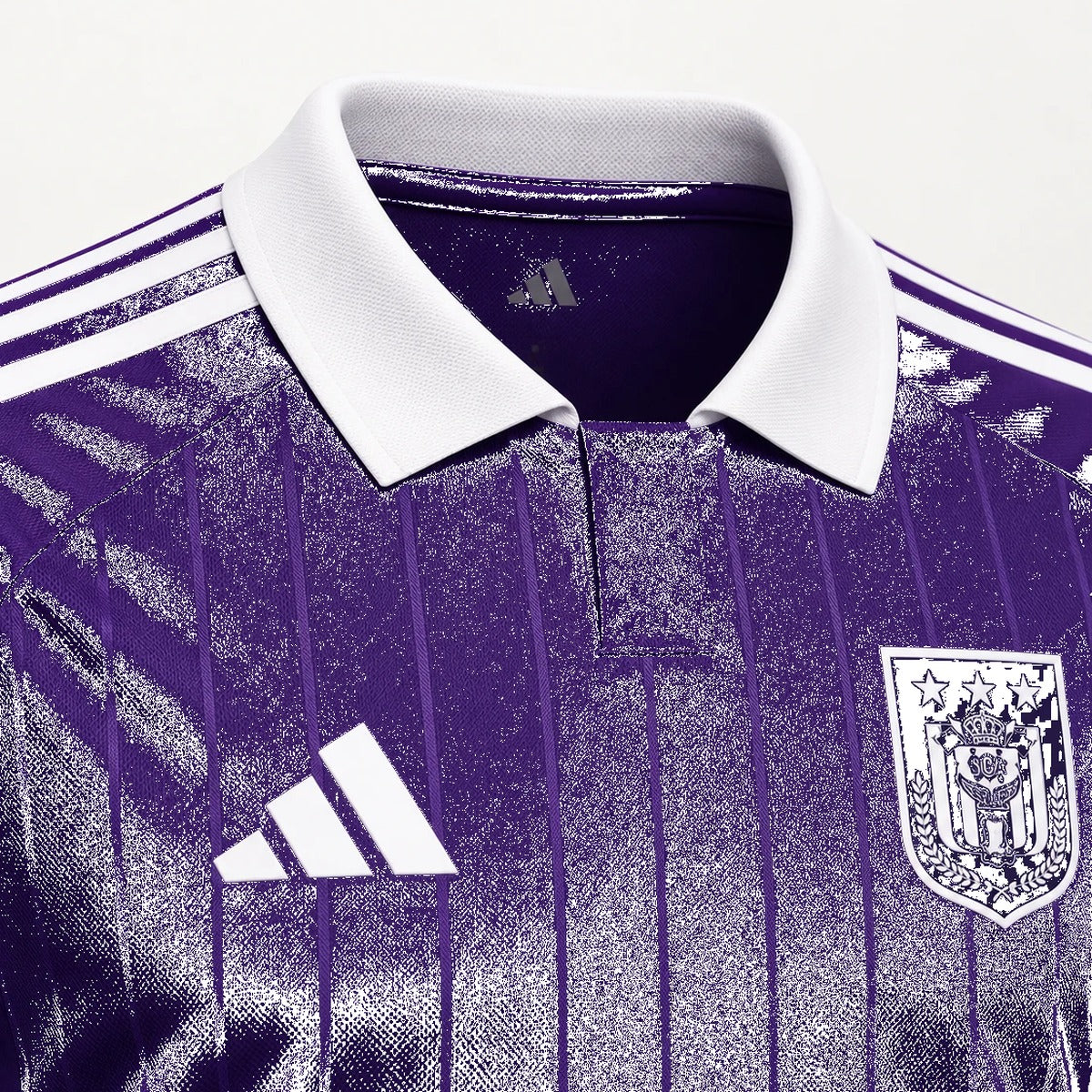 Écusson du Sporting et ses trois étoiles sur le maillot Anderlecht 2026 2027