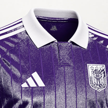 Écusson du Sporting et ses trois étoiles sur le maillot Anderlecht 2026 2027