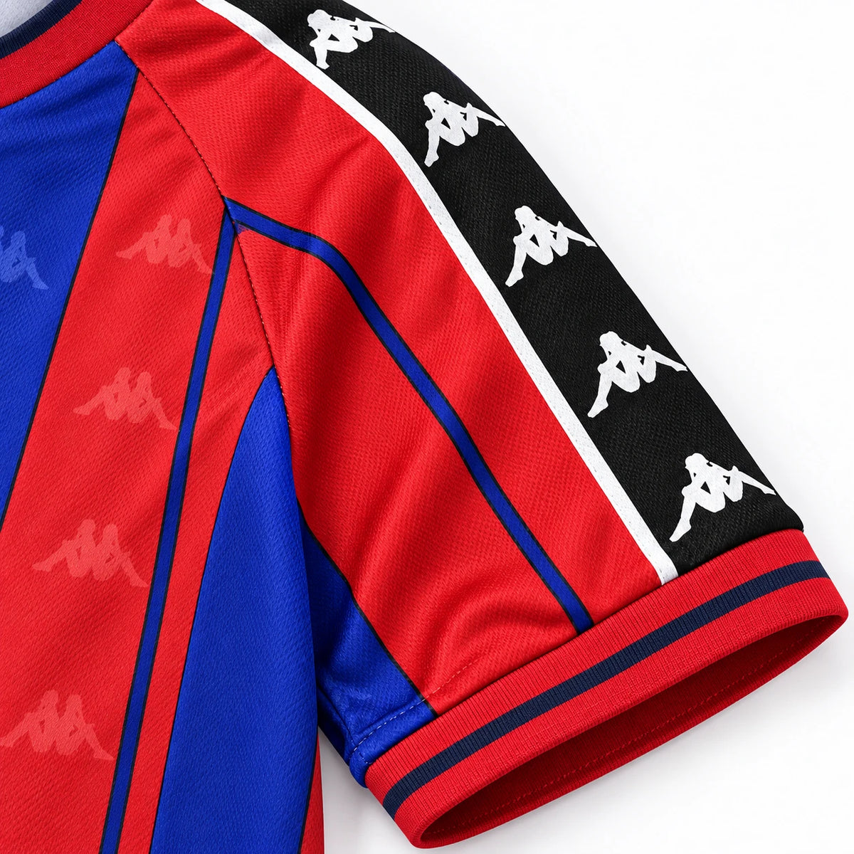 Détail logos Kappa épaules et poignet maillot Barça 1997