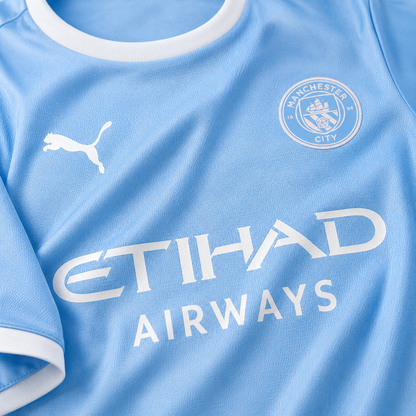 Écusson monochrome ton sur ton du maillot Manchester City 2026/27