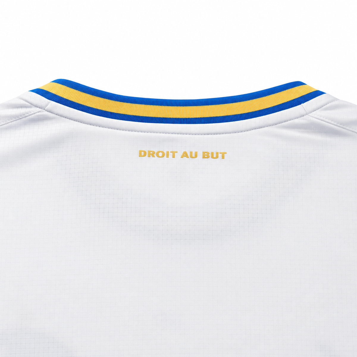 Détail Droit au But à l'arrière du col, maillot Marseille 2026/27