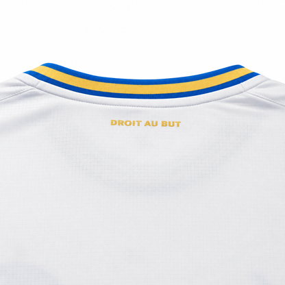 Détail Droit au But à l'arrière du col, maillot Marseille 2026/27